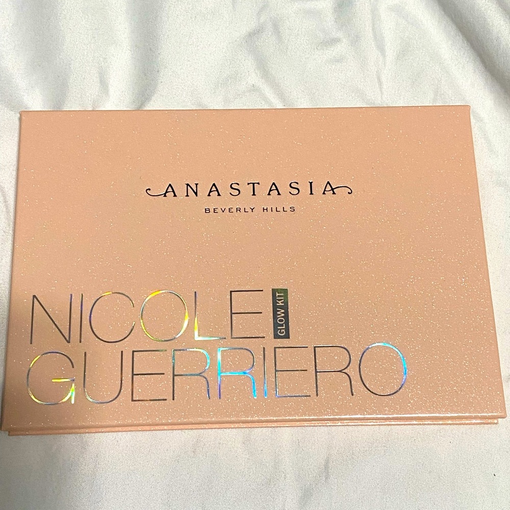 Abh Nicole Guerriero Glow Kit